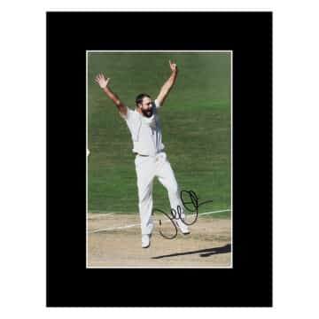 Signed Daniel Vettori Photo Display 16×12 – New Zealand Icon