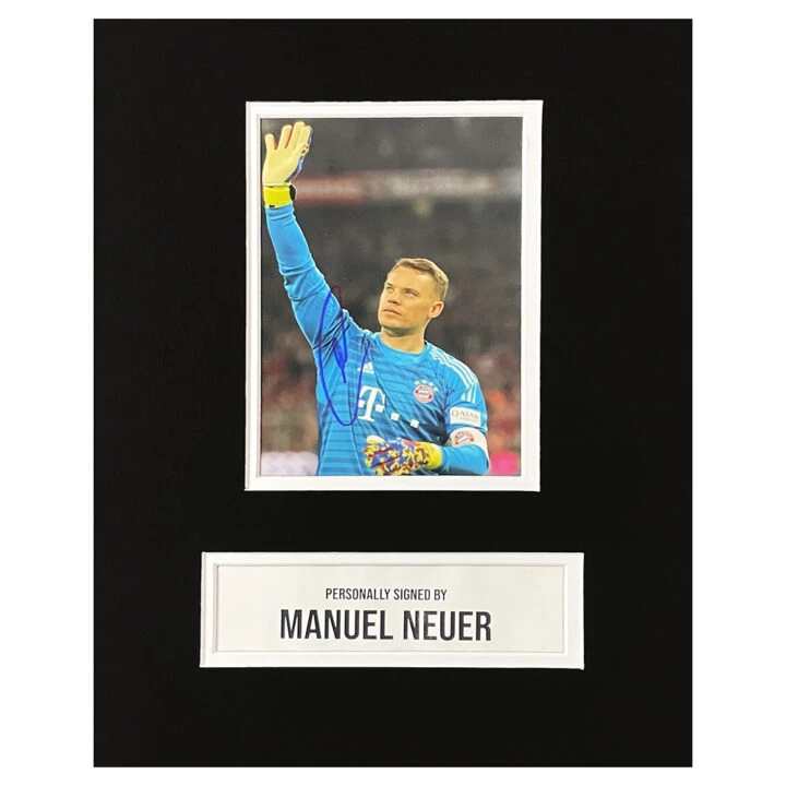 Signed Manuel Neuer Photo Display - 10x8 Bayern Munich Icon